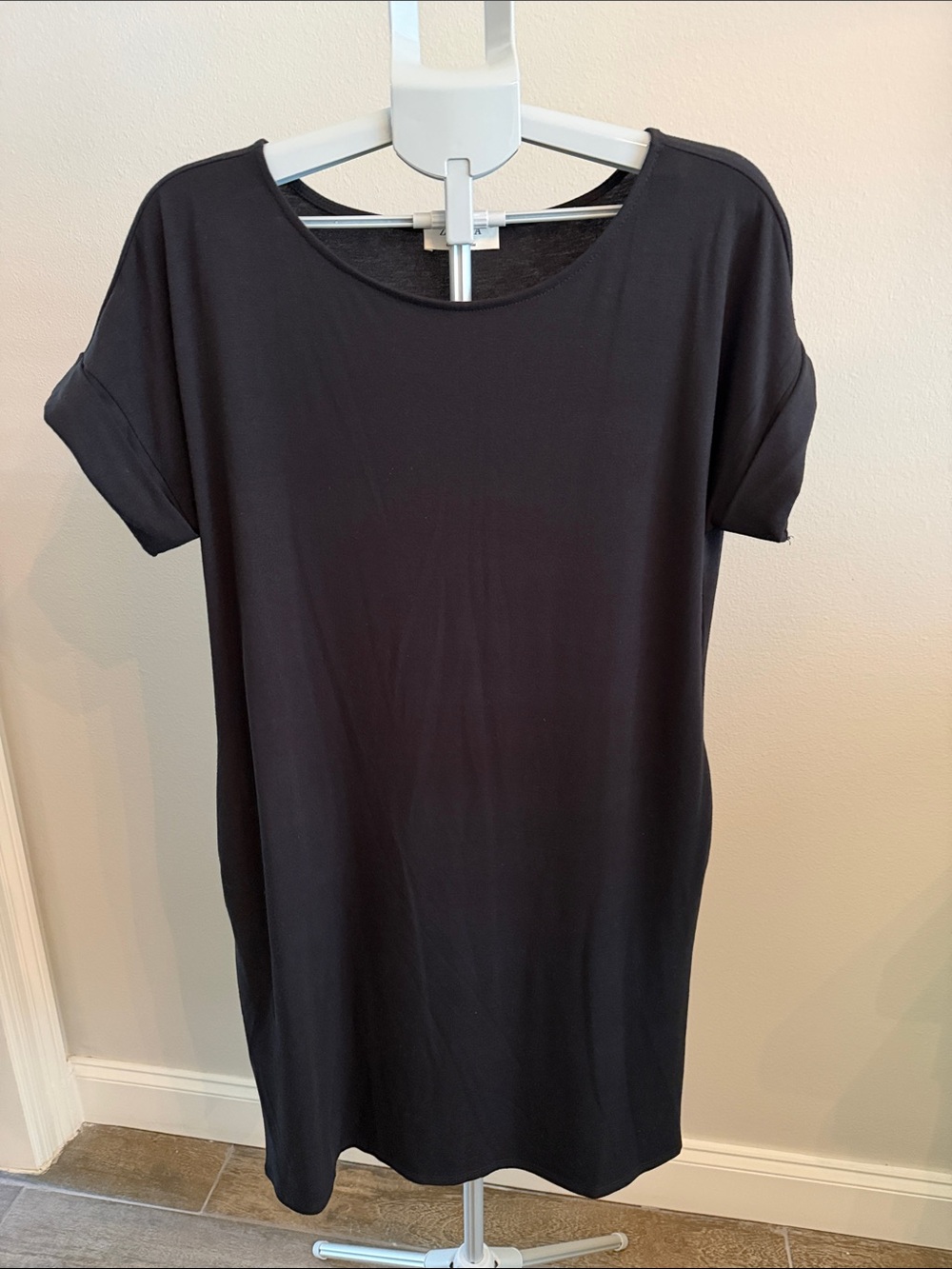 Zenana Outfitters Black Short-Sleeve Midi Dress